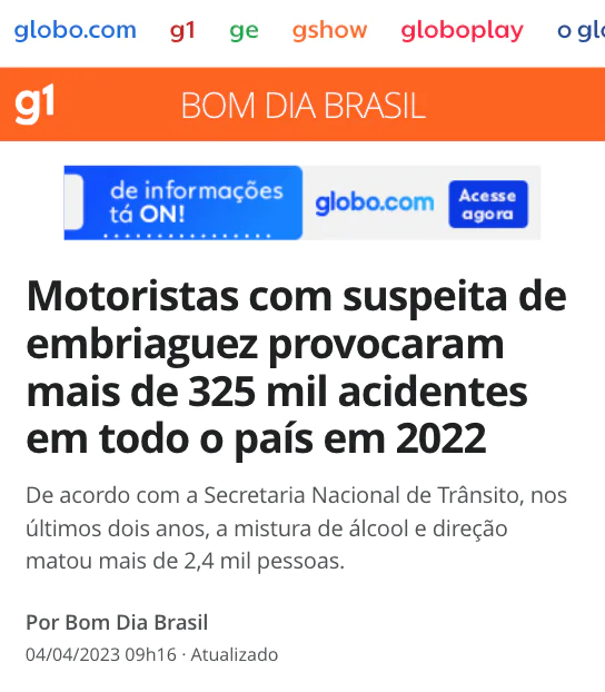 Pessoa sorridente fazendo um coração com as mãos, simbolizando amor e positividade.